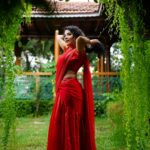 Sakshi Agarwal Instagram – “Turning moments into strokes of a painted masterpiece. Every photo tells a story on this canvas of life. 📸🎨 #PhotographyArt #PicturePerfect”
.

Photography : @en.nizharpadam 
Make up : @murugeshmakeup_hair 
Hair : @elegant_bridalstudio 
Outfit : @shri_she 
Jewellery : @chennai_jazz 
Location : @Praku1989 @ecrbeach