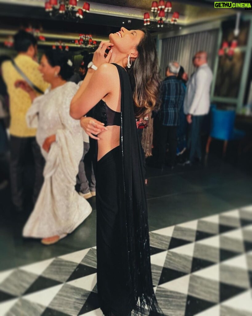 Samara Tijori Instagram - This night was just 🤍 Wearing @shivanitijori as always ✨