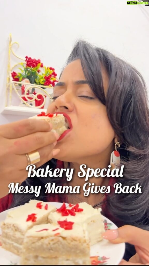 Sameera Reddy Instagram - Who has a sweet tooth? Us: 🙋🏻‍♀Bakers special🎄 #messymamagivesback @diydayalishka Shop Like support the tribe ❤ 👉🏼 @bakesnmoremumbai Neha runs her home based bakery set up serving tea cakes, cookies brownies etc Mumbai🎅🏼 @the.twin.bakes Pritha and her twin specialise in wedding cakes & dessert spreads Vasco🎅🏼 @sugarplumbyrachita Rachita from Mohali bakes 100% eggless cakes that are fresh & healthy🎅🏼 @mybowloffun Shivani started her page 8 years back focusing on organic healthy & guilt free baking goods B’lore🎅🏼 @thebakersbox.homemade Prerna, a Cordon Bleu certified baker loves making Indian fusion western style desserts Kolkatta🎅🏼 @sugar_crust Sruthi’s love for eating desserts got her to learn & specialise in custom cakes & cupcakes Coimbatore🎅🏼 @treatssoulful Sharon is a self taught baker baking customised cakes for all occasions Kolar🎅🏼 @missmuffin_bakery Dhanie is a home baker who bakes eggless cakes full of love Mumbai🎅🏼 @rudhis_cakery Sri Rudhida is a final year student who bakes home made healthy cakes Tirupur🎅🏼 @sweetaromaaa Trisha is a Montessori teacher trainee who is passionate about baking brownies, cookies & tea cakes Chennai🎅🏼 @_sweet_n_sassy__ Shivani is a 2nd year student who started her baking business a few months back & focuses on quality not quantity Chennai🎅🏼 @_celebaketion_goa_ Anarose runs a small bakery from home making cakes, pastries, rum balls along with puffs, rissois, sausage roll etc Goa🎅🏼 @_cakes_by_kee_ Keerthana found her passion in baking cakes & aims to provide quality in affordable rates Chennai🎅🏼 @thecakebae_rinzy Reena started baking after she had her little baby Jaipur🎅🏼 @cakeandale_ Mirunalini is a 20 year old baker from Chennai🎅🏼 @thesweetside_cakesandmore Rasnik is a home baker & mum to 2 & she loves baking customised cakes Pune🎅🏼 @pank_tees Pank-Tee is passionate about her baking & her love for international desserts Ahmedabad🎅🏼 @cakesplash.pune Tabassum is a home baker catering for festive hampers & wedding gifts Pune🎅🏼