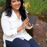 Sameera Reddy Instagram - I have come across a miracle cream that helps a lot with all the issues women face during menopause in their vaginal areas. Cerynë is all about feeling good in yourself. 💫 👇🏼No one wants to talk about this but this is affecting a majority of work in the urban work place who need to be happy and comfortable during this phase of their life. Cerynë’s SOPHISTICATED formulation mimics the natural biology of the vagina to recreate the DELICATE bioenvironment, which works with your body to restore vaginal comfort and SERENITY. I have personally tried the cream and it’s a wonder drug. Go try it for yourself. Because when your body feels good, so do you. ✅ #WellnessForWomen @ceryne.life #ConfidenceBoost #PersonalCare #CeryneIntimateCare #OwnYourConfidence #CeryneCommunity #VaginalHealth #MenopauseRelief #FeminineWellness #PostMenopauseCare #FeminineLubrication