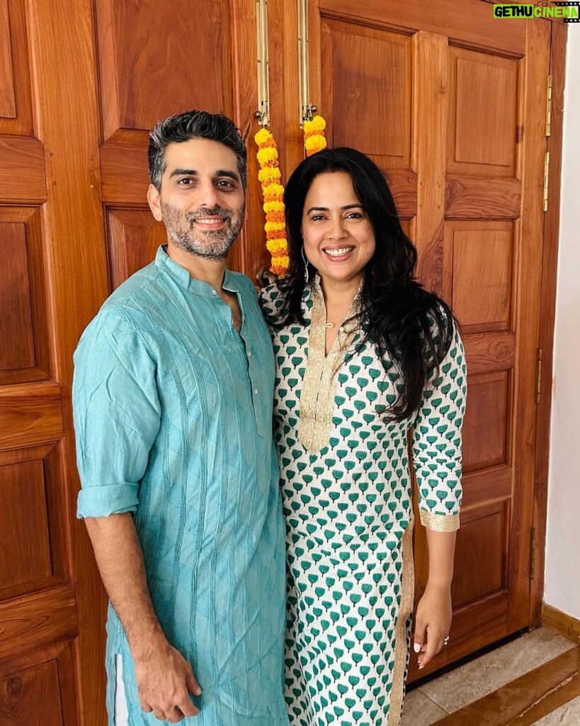 Sameera Reddy Instagram - Narkasurs,Kandeel festivals,rangoli,celebrating family & fabulous food. A wholesome Diwali week in beautiful Goa ❤ #thankful