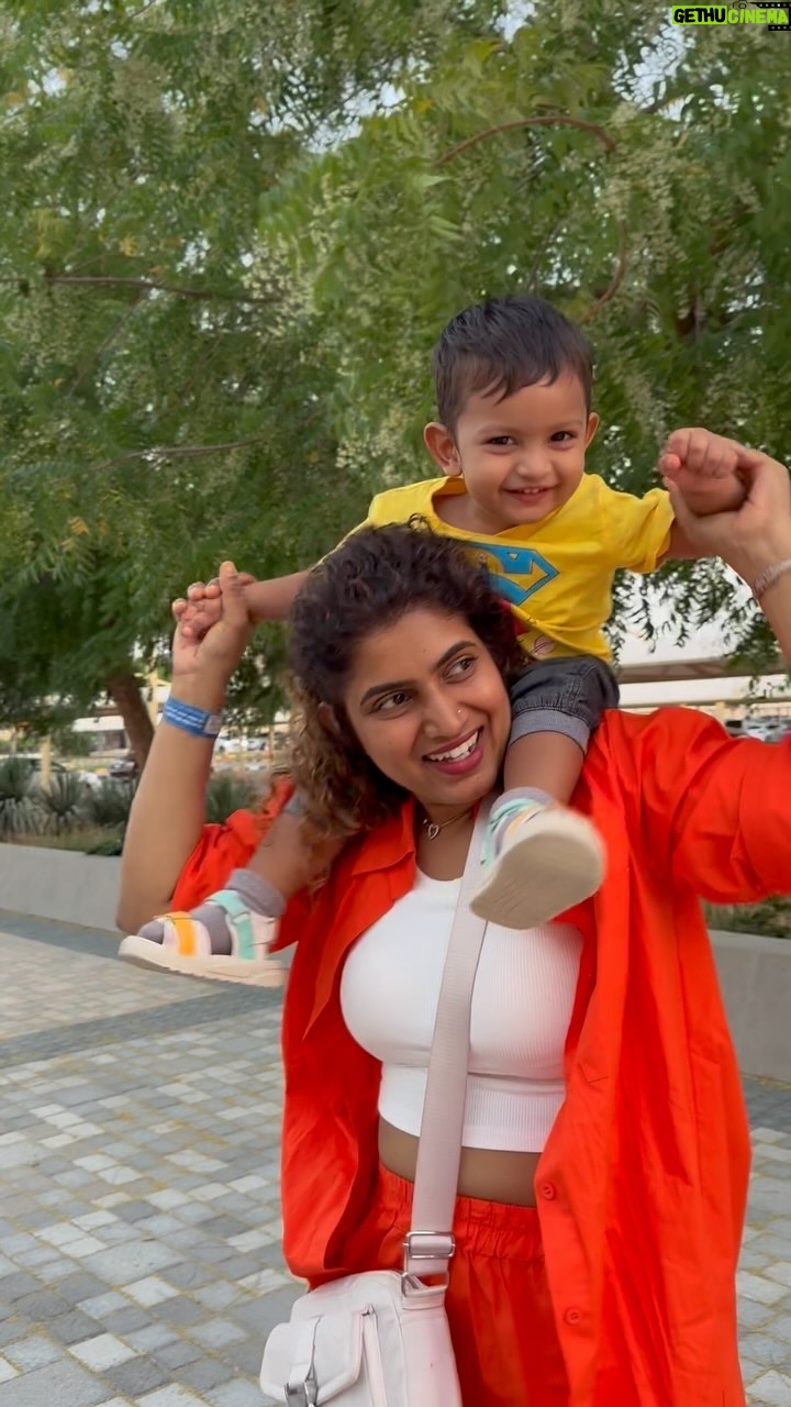 Sameera Sherief Instagram - Chanda jaise tu mera shona 💎 Wearing you has been my most favourite ever since 4th September 2021! Nothing like having you with me all the time! I love you meri jaan! @buttbaby.india has always been my constant partner in wearing Heera on, let it be for regular evening walks, while doing household chores or be it during travel! We both love it! ❄️❄️ @buttbaby.india is running Santa sale! N this is the right time to get yours, as there’s fantastic 17% off. Don’t forget to use my code SAMEERA17 n avail this last offer of the year 🤍🤍