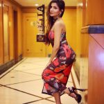 Sana Sultan Instagram - Yay! Another Award 🏆with another beautiful tiltle (Fashionista of the year)✨👑 Be it small or big win, i dedicate all of it to all my lovelies! It’s not mine, It’s our Win😅❤️ Thank u God, Thank u Universe✨ 📸 : @lsd.photography.official . . . #sanasultaan #33 #ss