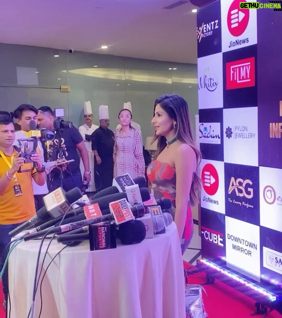 Sana Sultan Instagram - Yay! Another Award 🏆with another beautiful tiltle (Fashionista of the year)✨👑 Be it small or big win, i dedicate all of it to all my lovelies! It’s not mine, It’s our Win😅❤️ Thank u God, Thank u Universe✨ 📸 : @lsd.photography.official . . . #sanasultaan #33 #ss