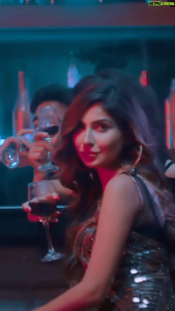 Sana Sultan Instagram - Yayyy!! 1 Million views in a Day✨🔥 congrats to the the team of “Ok Report” Report bohot Achi he mil rahi on Song🥰 keep supporting & keep giving love to this Banger❤️✨🧿 #sanasultankhan #sanasultaan #djflow #karanaujla #okreport
