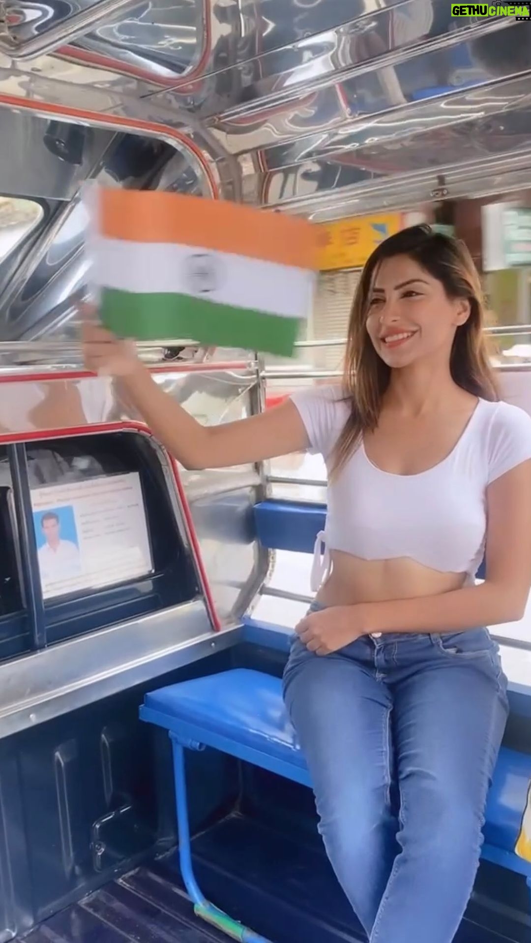 Sana Sultan Instagram - Phir bhi Dil Hai Hindustani 🥰🇮🇳 True essence of being a hindustani.. A True Indian.. No matter where ever u go, u can bring Indian out of india but you can never bring india out of an Indian! 💯 Proud to be an indian🇮🇳 Happy Independence day u lovelies🧡🤍💚