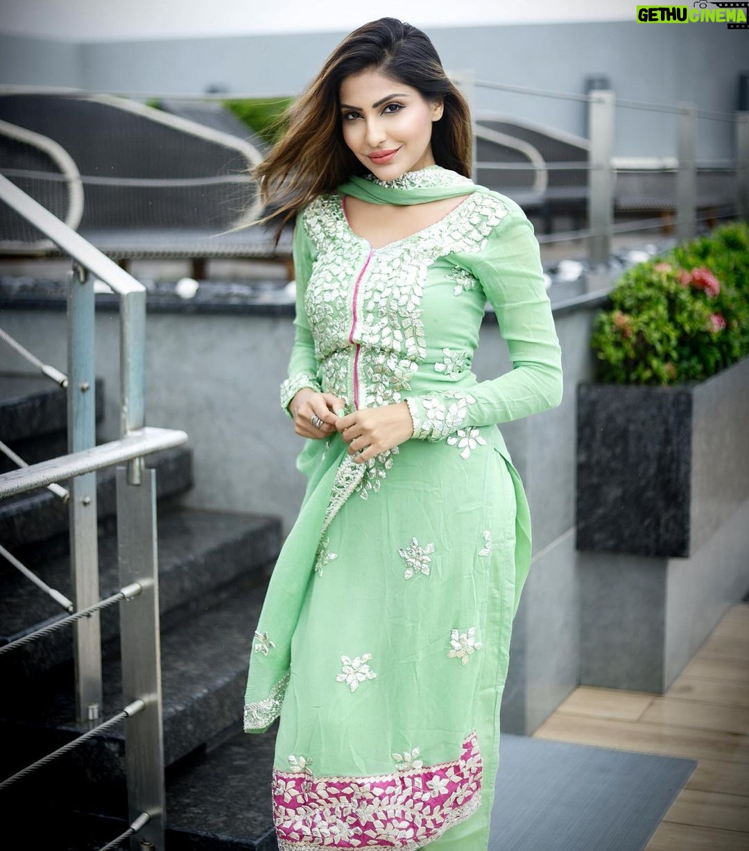 Sana Sultan Instagram - Jiske liye dil bigad ne laga hai vo kaun hai?🥰🤍✨