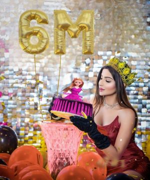 Sana Sultan Instagram - Omg🥹 we are a family of 6 Million followers now✨❤️
Finally🤍🙏🏻6 Million of us in this journey to make Sana Sultaan what she is today & what she vl b in near future!👼🏻 
Jitna shukriya adaa karu sabka kam hai, jab shuru kiya toh socha nahi tha k chalte chalte yaha tak aajayenge🥲itna jo pyaar mila hai aap logo se bayan ni kar sakti… 💝Sirf promise kar sakti hoon, vl never let u guys down & shall keep making you guys more & more proud..
Many things on the way to put smile on ur face & to make u guys way more proud.. for now let us enjoy this milestone of 6️⃣ Million ❤️✨
Allhumdulillah
Thank u God
Thank u Universe