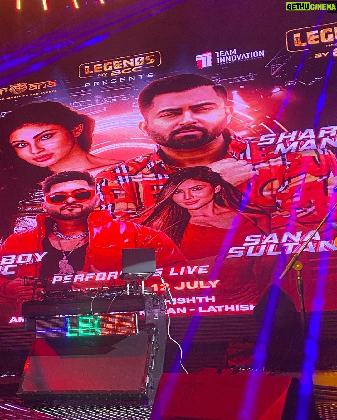 Sana Sultan Instagram - Dubaiii, it’s a Huge Day🥰 See you guys tonight! Excited to Perform Live! Less go❤️✨🔥 Dubai, United Arab Emirates