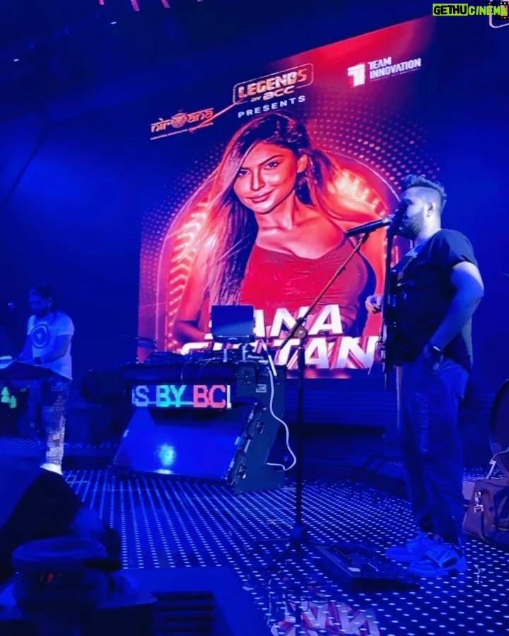 Sana Sultan Instagram - Dubaiii, it’s a Huge Day🥰 See you guys tonight! Excited to Perform Live! Less go❤️✨🔥 Dubai, United Arab Emirates