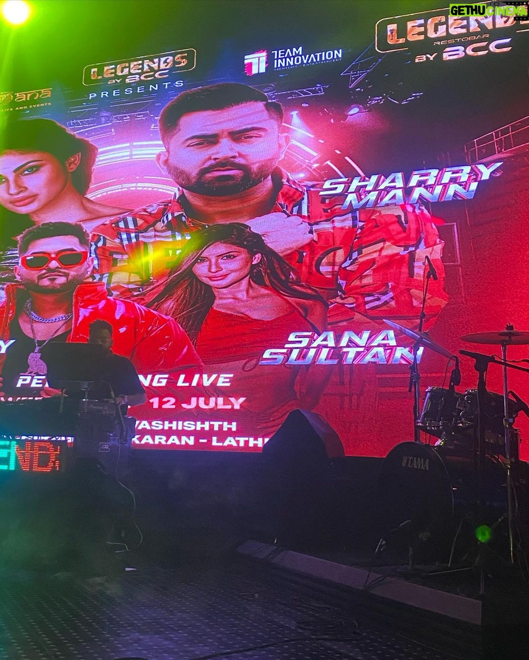 Sana Sultan Instagram - Dubaiii, it’s a Huge Day🥰 See you guys tonight! Excited to Perform Live! Less go❤️✨🔥 Dubai, United Arab Emirates
