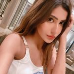 Sana Sultan Instagram - “How dare you! Tumhe koi haq nahi banta k tum itni khubsurat lago! Not Fair! “😋💋