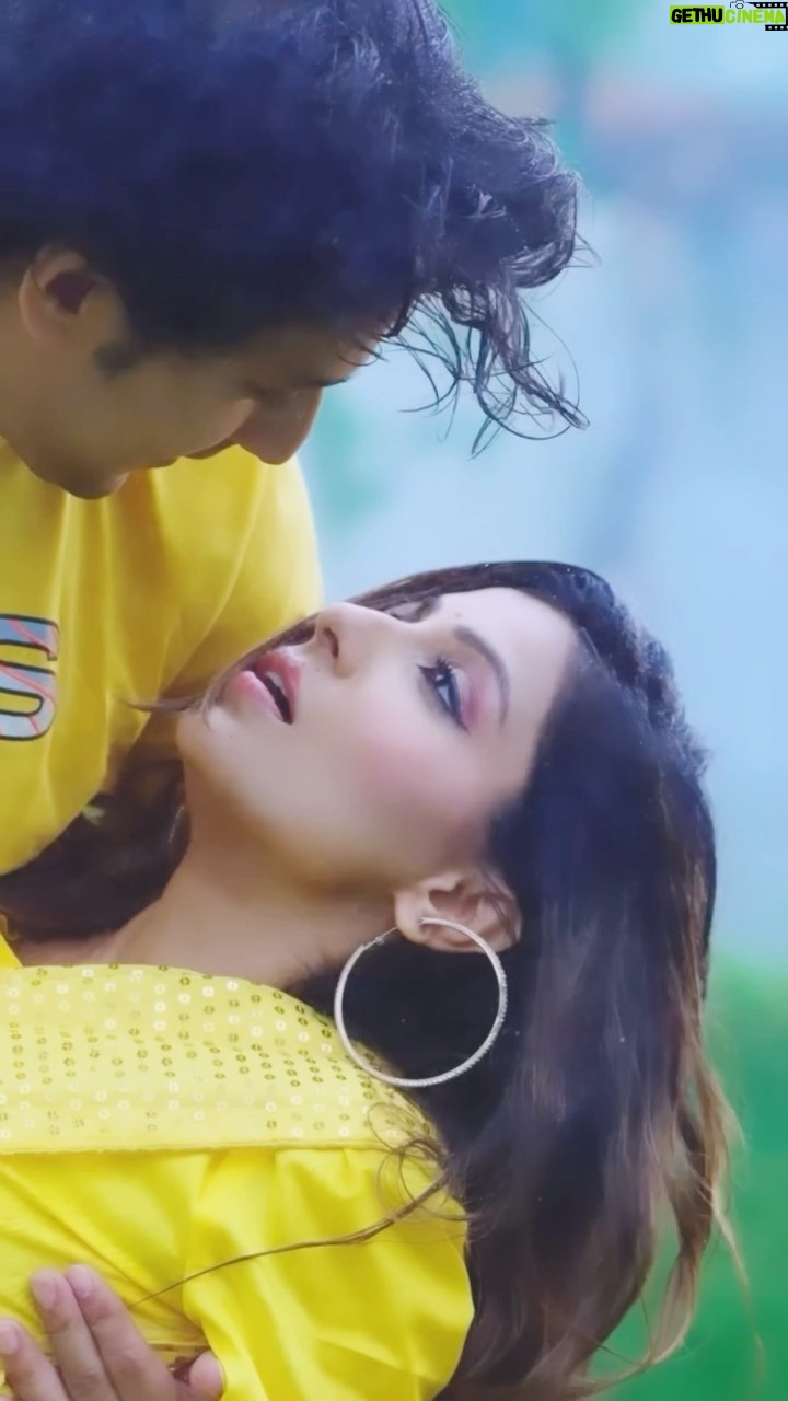 Sana Sultan Instagram - Totally in love with this song..This beautiful mesmeric song by @jubin_nautiyal literally makes you go nostalgic & you feel yourself in some another world❤️ love it🥰✨