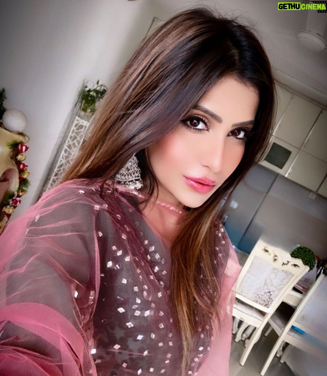 Sana Sultan Instagram - Chand teri roshni ka halka sa ik saya hai 🌙