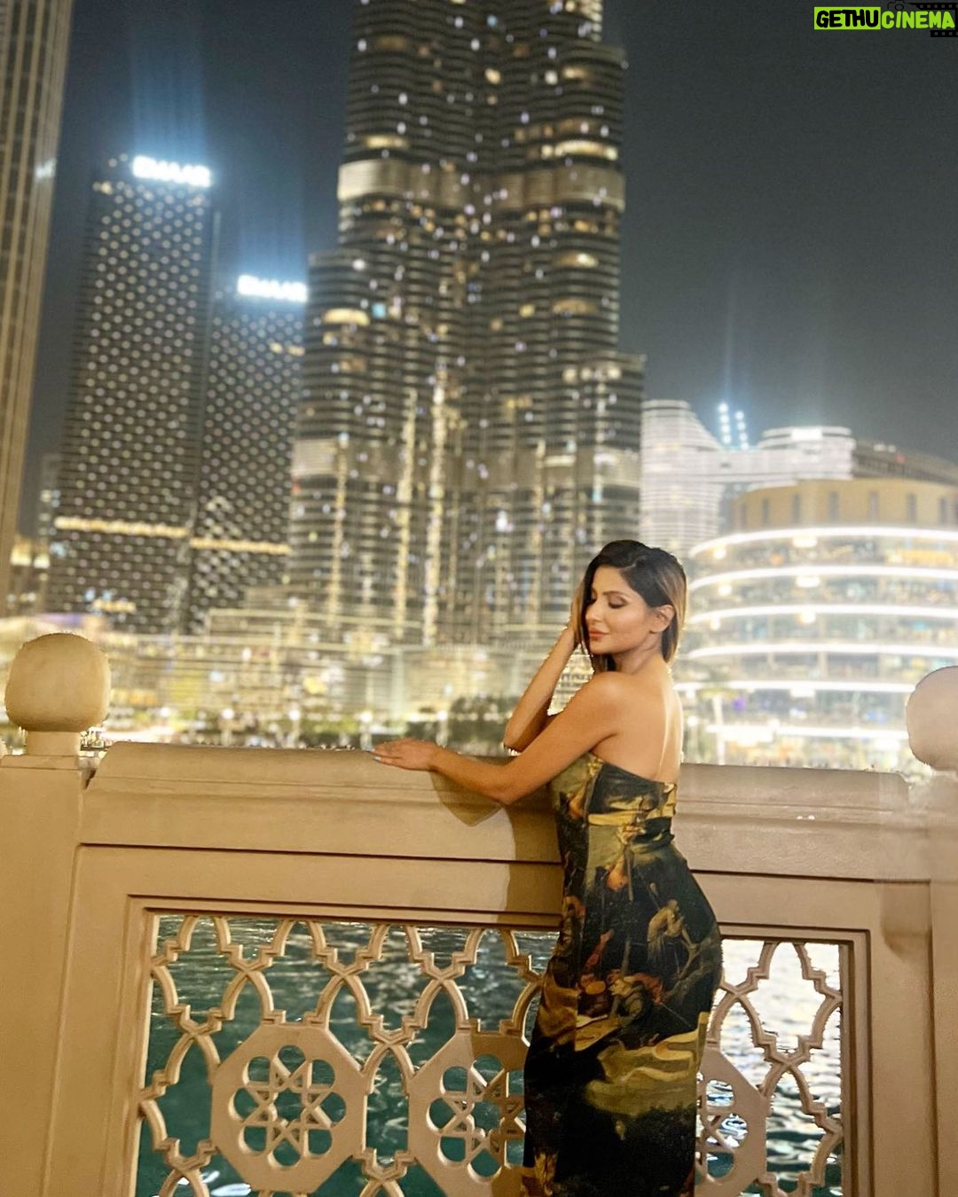 Sana Sultan Instagram - The Reason i can relate to Dubai the most is cuz Dubai is the only place where the sky is not the limit. Being limitless is major trait of my personality too🔥🤍 Dubai, United Arab Emirates