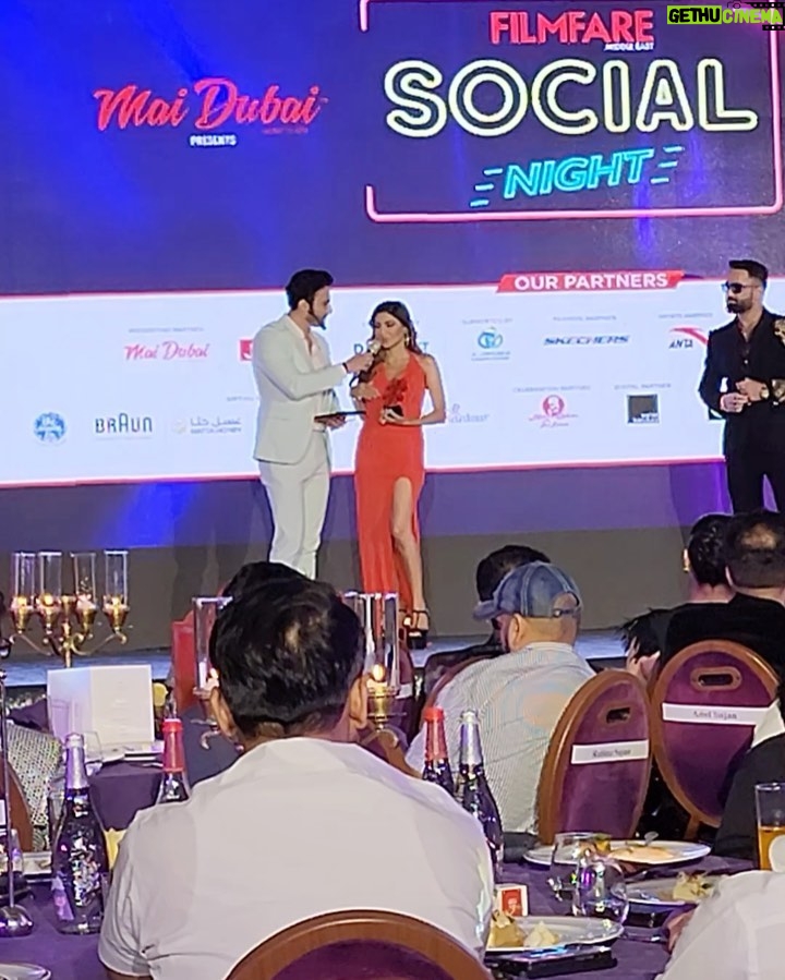 Sana Sultan Instagram - Iffa dekhne aaye they, Filmfare lekar ja rahe hai🥹❤️😇 Allhumdulillah.. your girl won @filmfareme “Trending Artist of the Year award”🏆 This is so overwhelming…🥹 Thank u God, Thank u Universe🤍💫 Getting recognised for your work not only in your Country but also in beautiful Country like UAE is a greathonour me! So so thankful..🙏🏻❤️ I m a hardcore believer of “hardwork pays off” & this particular pay off was really overwhelming & was a pleasant surprise. Shukriyaa for all the love & support you guys! You guys are my big strength… you guys keep me going… Promise you guys a lot more coming… We are Winning.. We are born to shine… Less go🔥💫 . . . Clicked by : @artan.photo.uae Styled & dolled up by : @forever52india @nadiaa.makeup6 @asmaa_hairstyles Palazzo Versace Dubai