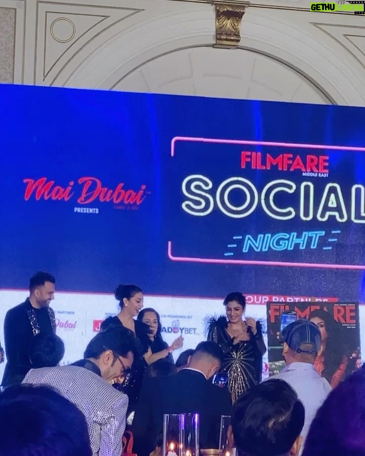 Sana Sultan Instagram - Iffa dekhne aaye they, Filmfare lekar ja rahe hai🥹❤️😇 Allhumdulillah.. your girl won @filmfareme “Trending Artist of the Year award”🏆 This is so overwhelming…🥹 Thank u God, Thank u Universe🤍💫 Getting recognised for your work not only in your Country but also in beautiful Country like UAE is a greathonour me! So so thankful..🙏🏻❤️ I m a hardcore believer of “hardwork pays off” & this particular pay off was really overwhelming & was a pleasant surprise. Shukriyaa for all the love & support you guys! You guys are my big strength… you guys keep me going… Promise you guys a lot more coming… We are Winning.. We are born to shine… Less go🔥💫 . . . Clicked by : @artan.photo.uae Styled & dolled up by : @forever52india @nadiaa.makeup6 @asmaa_hairstyles Palazzo Versace Dubai