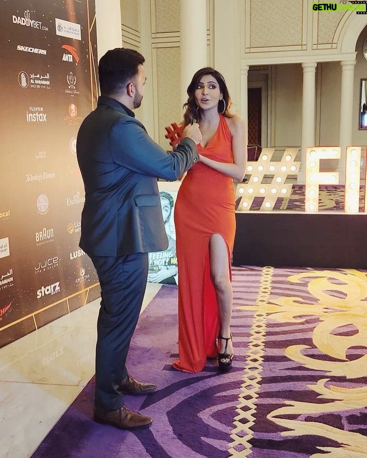 Sana Sultan Instagram - Iffa dekhne aaye they, Filmfare lekar ja rahe hai🥹❤️😇 Allhumdulillah.. your girl won @filmfareme “Trending Artist of the Year award”🏆 This is so overwhelming…🥹 Thank u God, Thank u Universe🤍💫 Getting recognised for your work not only in your Country but also in beautiful Country like UAE is a greathonour me! So so thankful..🙏🏻❤️ I m a hardcore believer of “hardwork pays off” & this particular pay off was really overwhelming & was a pleasant surprise. Shukriyaa for all the love & support you guys! You guys are my big strength… you guys keep me going… Promise you guys a lot more coming… We are Winning.. We are born to shine… Less go🔥💫 . . . Clicked by : @artan.photo.uae Styled & dolled up by : @forever52india @nadiaa.makeup6 @asmaa_hairstyles Palazzo Versace Dubai