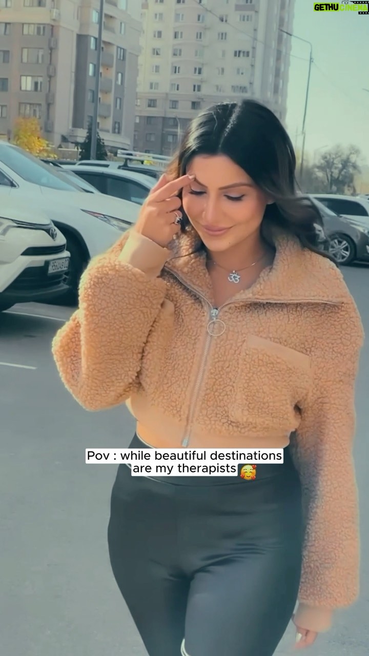 Sana Sultan Instagram - Travel is my therapy🥰while beautiful destinations are my therapists ❤️ This recent track “fanaa karlo” is ultimate travel song for me perfect enough to boast my mood & make my travel experience much more beautiful🤍 #khushalikumar #fanaakarlo