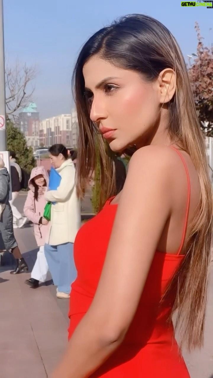 Sana Sultan Instagram - Into my Main character Energy’ so here’s presenting poo👻 Those who know me in Real would agree to me 1000% on how much relatable i m to this character in Real Life🥰👻