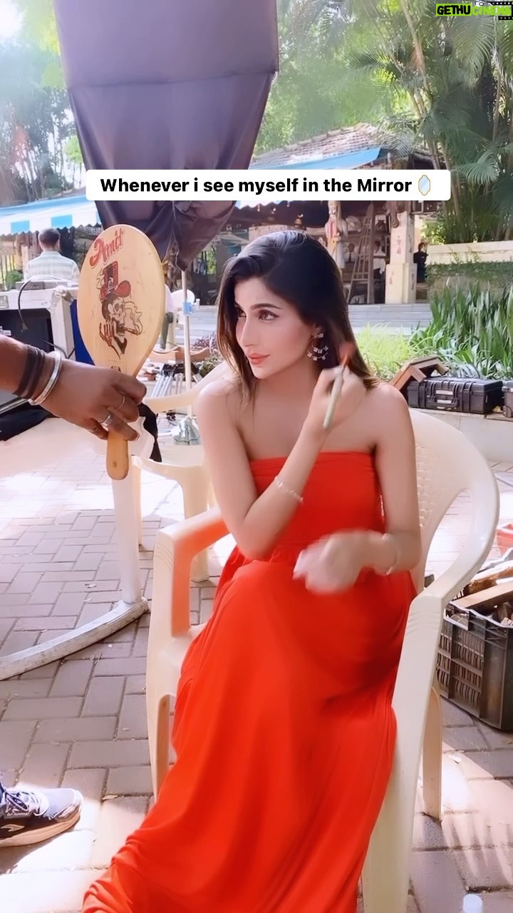 Sana Sultan Instagram - Sometimes i just Love “looking like a Wow” 👻🥰 . . Looking good ❌ Looking just like a wow!✅