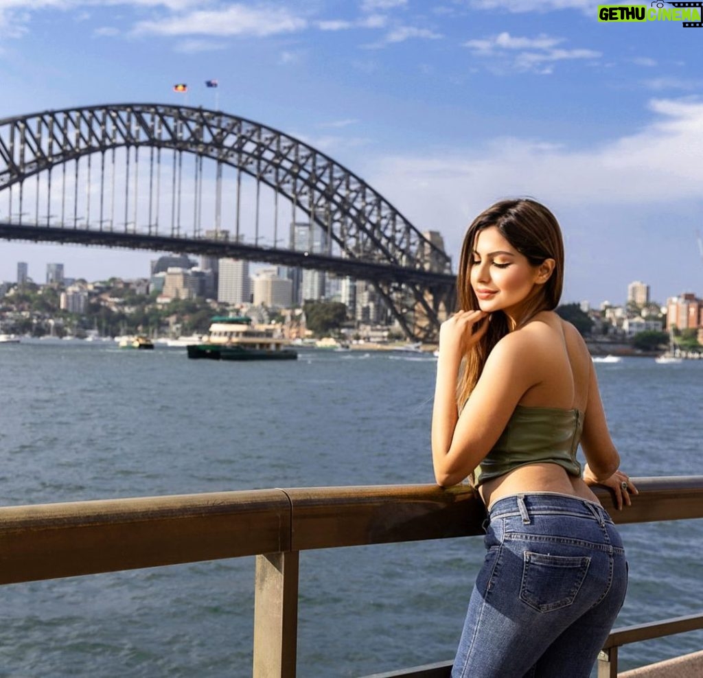Sana Sultan Instagram - Sydney you are absolute Beauty🤍✨ . . . 📸: @shekhar_jay Harbour Bridge