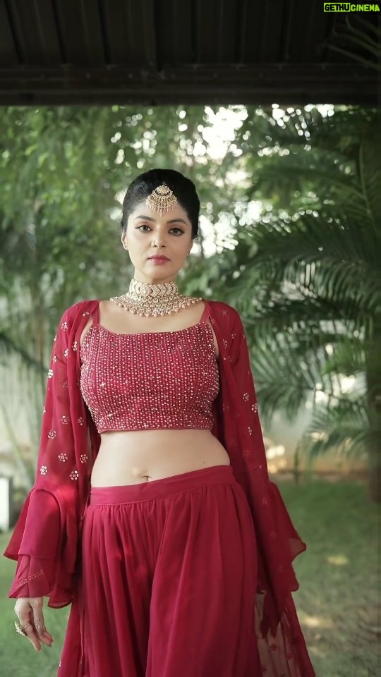 Sanam Shetty Instagram - Sneak peek 🎥 New song coming up ❤ . . . Outfit @kolors_boutique Jewellery @fineshinejewels Styling @style.withsneha Venue @ajgardens_ Wedding Hall, Redhills Makeup @gayathrimunuswamy Hair @sundari_makeoverartistry Video @artz_by_sathish Edit @editor_sitharth #newsong #comingup #festive #thefeels #reels #reelsinstagram #happyweek