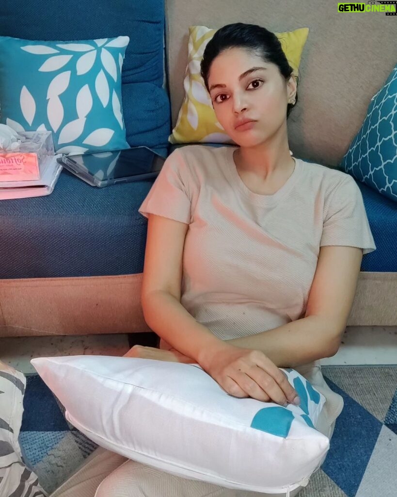 Sanam Shetty Instagram - Sleepy noon for me 😴 How's yours? . . Comfy co-ords by @coolclub_chennai #happyweekend #saturdazed