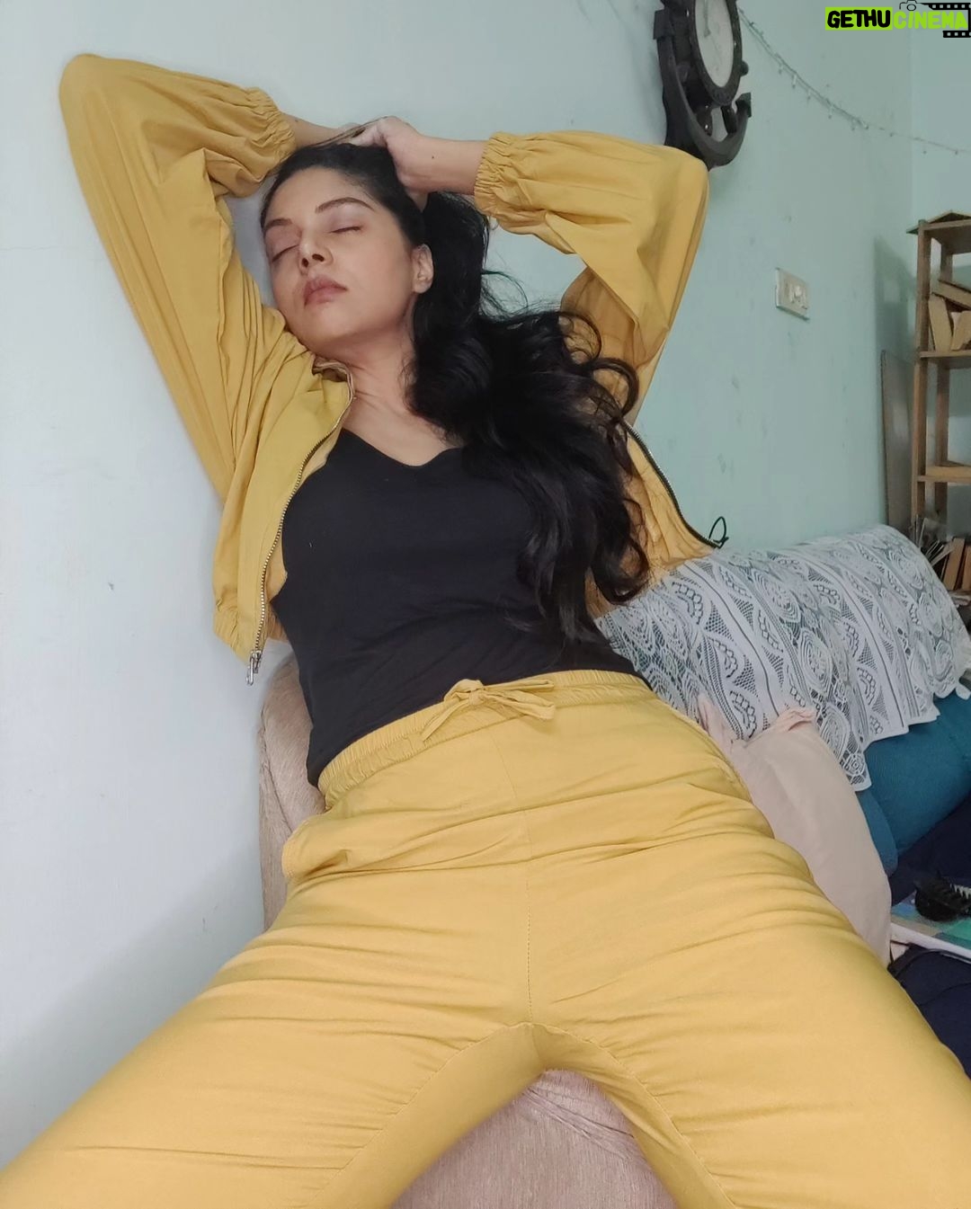 Sanam Shetty Instagram - Hood is good 🤟 . . Outfit @coolclub_chennai #wildwednesday #hoodiestyle #badass