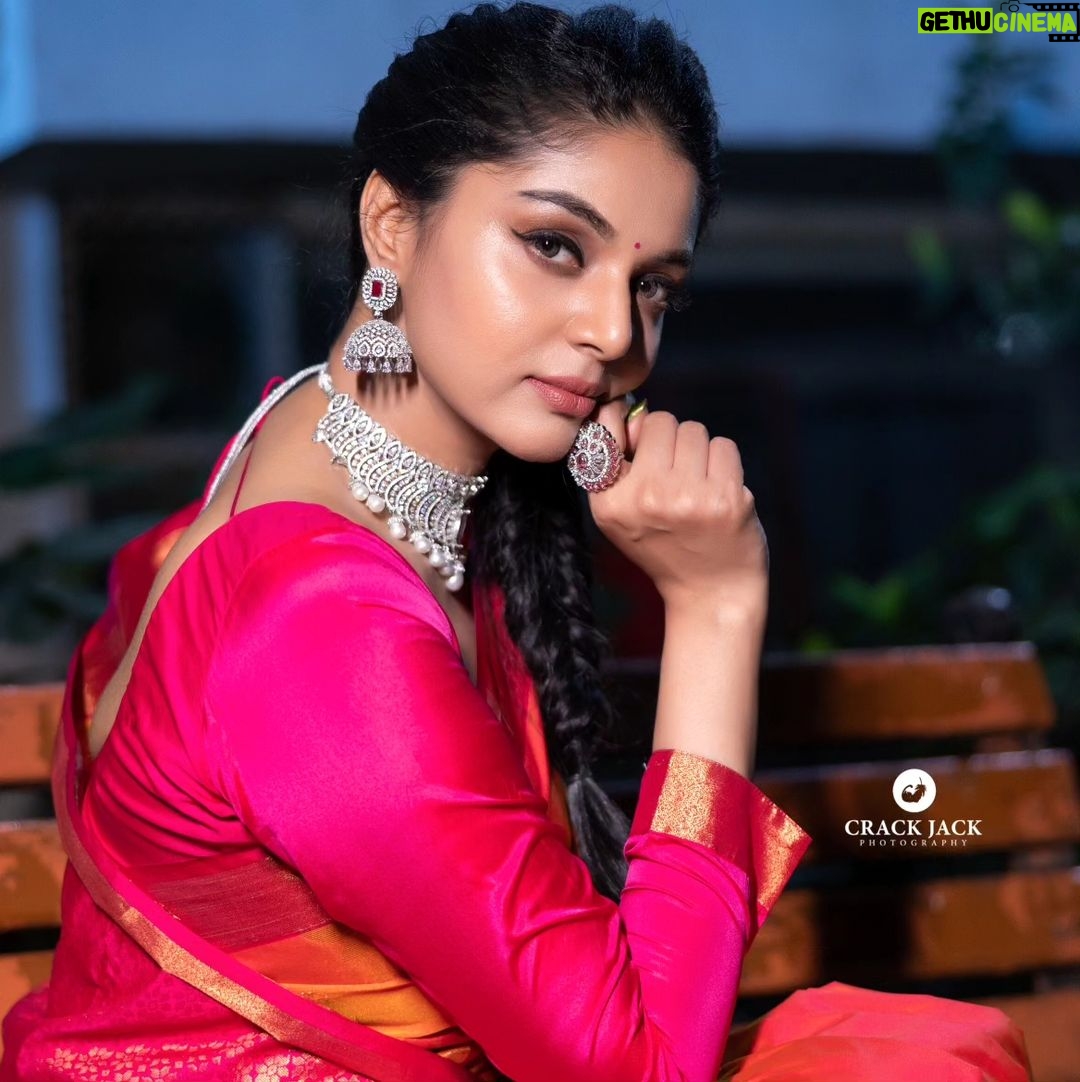 Sanam Shetty Instagram - Be good. Do good π Happy #vijayadashami to you and your family πΌ . . Clicks @crackjackphotography Muh @ratnamakeupartist Organised by @shamini_shankar_official Event @parasriazahmed1 Jewellery @chennai_jazz #happydussehra #festivities #indian #pattusaree #ranipink