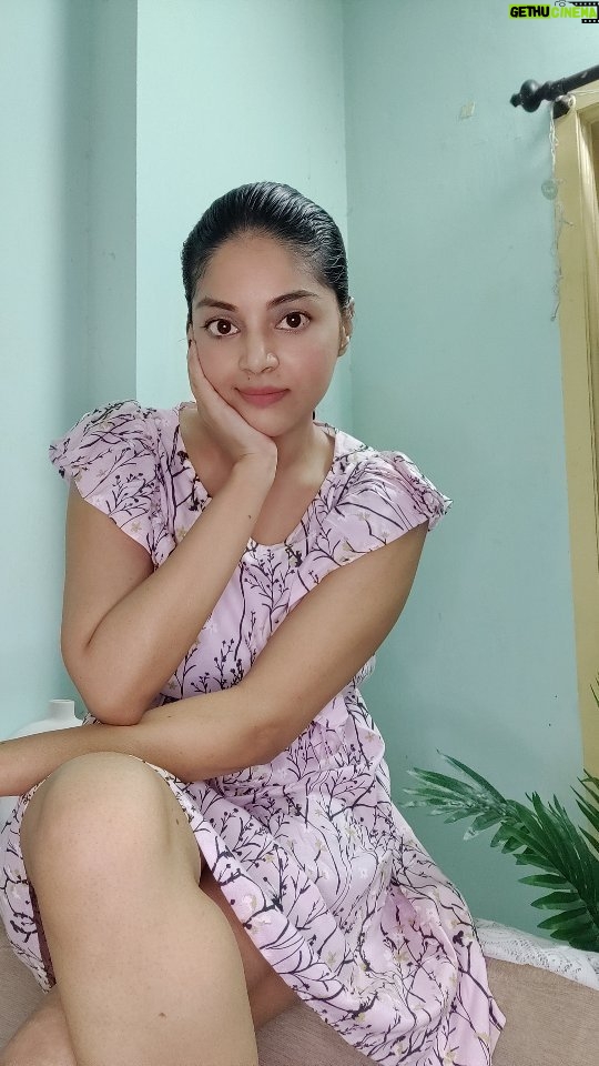 Sanam Shetty Instagram - Feelin cool after a hot oil massage! . . Baby pink summer dress by @coolclub_chennai #reels #summerdress #pamperyourself #oilmassage #haircare #nomakeup #nofilter #skinfresh #telugubgm