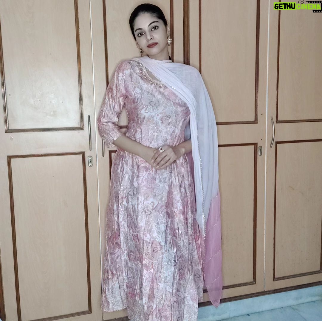 Sanam Shetty Instagram - PEACE 💗 . . Beautiful Pink anarkali by @coolclub_chennai #birthday #dress #pastelstyle #anarkalisuits #peacefulday
