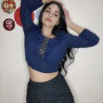 Sanam Shetty Instagram - How's your evening? 💙 . . Outfit @coolclub_chennai #midweekblues #croptop #sequined
