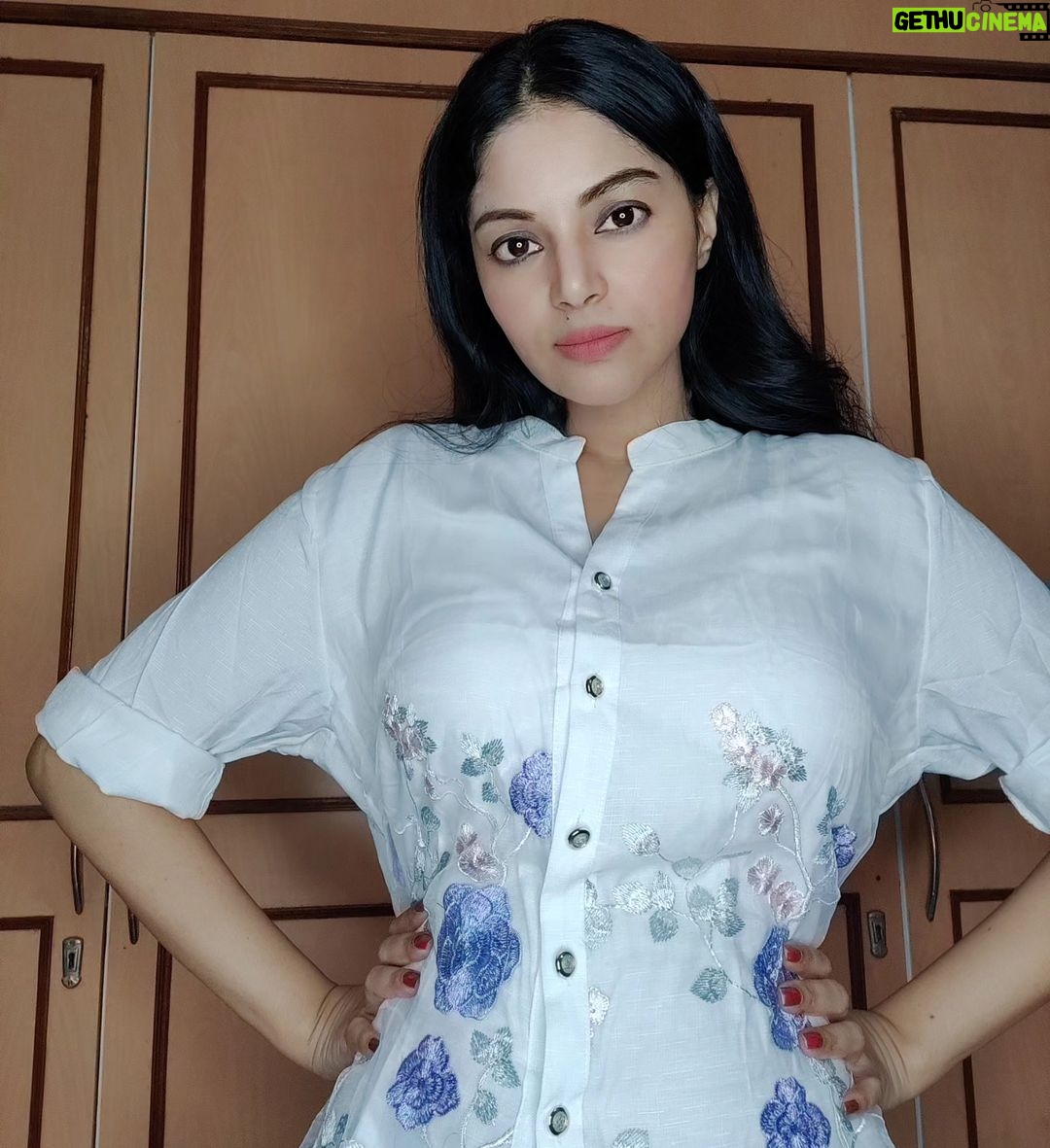 Sanam Shetty Instagram - Good can never be bad..bad can get good 🤍 . . Top @coolclub_chennai #organza #top #sundayfunday