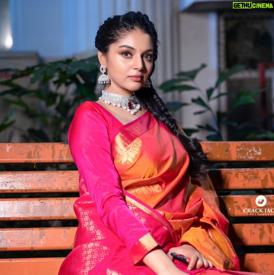 Sanam Shetty Instagram - Be good. Do good π Happy #vijayadashami to you and your family πΌ . . Clicks @crackjackphotography Muh @ratnamakeupartist Organised by @shamini_shankar_official Event @parasriazahmed1 Jewellery @chennai_jazz #happydussehra #festivities #indian #pattusaree #ranipink