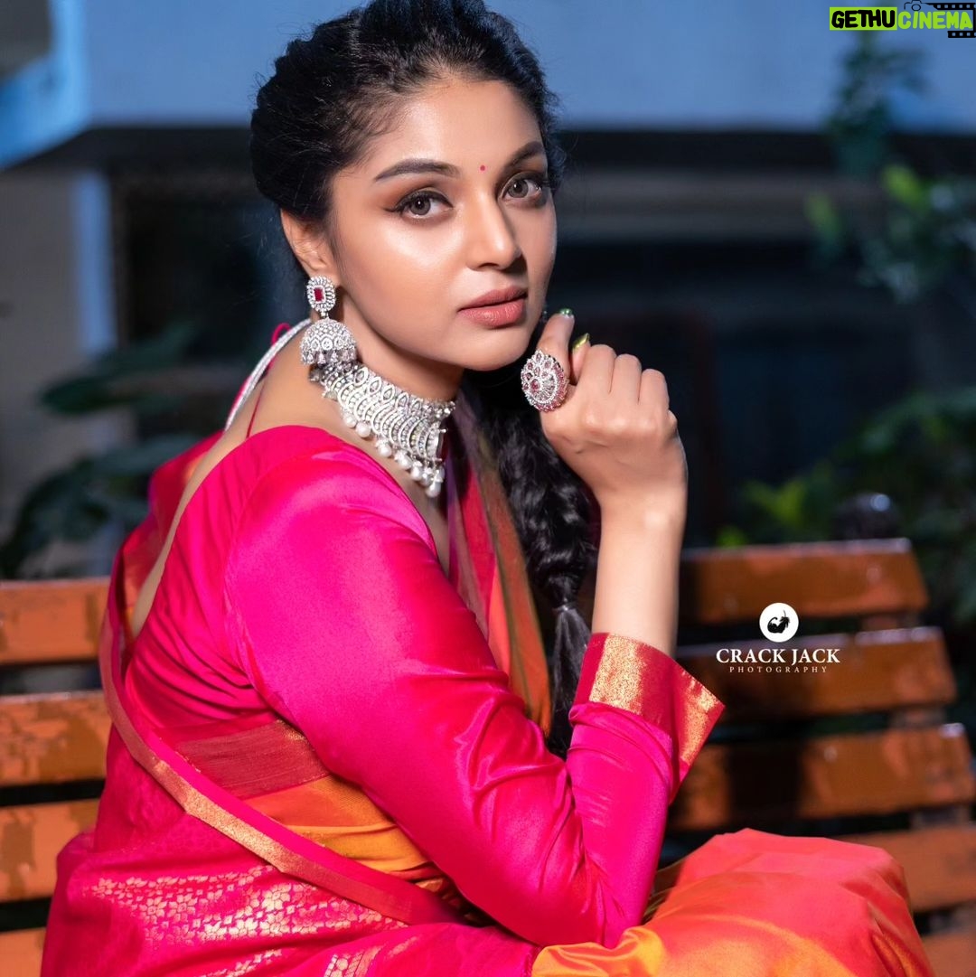 Sanam Shetty Instagram - Be good. Do good π Happy #vijayadashami to you and your family πΌ . . Clicks @crackjackphotography Muh @ratnamakeupartist Organised by @shamini_shankar_official Event @parasriazahmed1 Jewellery @chennai_jazz #happydussehra #festivities #indian #pattusaree #ranipink