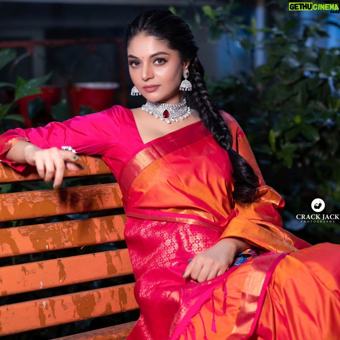 Sanam Shetty Instagram - Be good. Do good π Happy #vijayadashami to you and your family πΌ . . Clicks @crackjackphotography Muh @ratnamakeupartist Organised by @shamini_shankar_official Event @parasriazahmed1 Jewellery @chennai_jazz #happydussehra #festivities #indian #pattusaree #ranipink