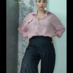 Sanam Shetty Instagram - Give a hug ..get a hug ..share a mug! Happy weekend ❤️ . . Outfit @coolclub_chennai #saturdazed #chillout #pinkparty