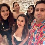 Sanaya Pithawalla Instagram - Happy birthday BUMMY 🫶🏻 Wishing you everything that you wish for in life and may we be besties for years to come until we’re 100 and have no teeth but all smiles 🤭😂 Will still be laughing , chilling and cheering each other all the way ♥️ Also welcome to the other side 🤪🙈 Love you 🤗