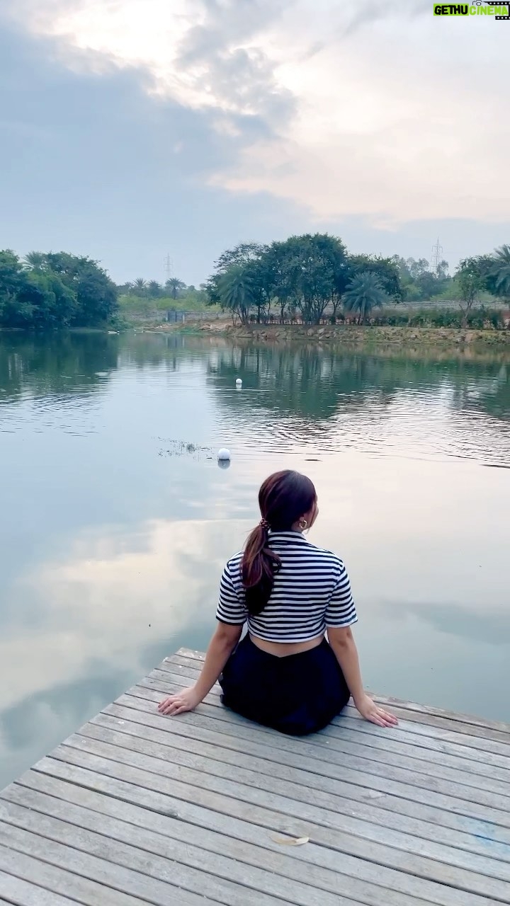 Sanaya Pithawalla Instagram - Tu ya milega c…. ♥️ Had to make a reel on my besties music video 🥰 @karanjotwani 🤗