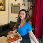 Sanaya Pithawalla Instagram - I want someone to look at me , the same way I look at a pizza 🤭🍕 Thank you @hundopizza for satisfying my pizza cravings 🫶🏻