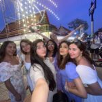 Sanaya Pithawalla Instagram - Bangkok fun 🩷 @goldcoastfilmsofficial