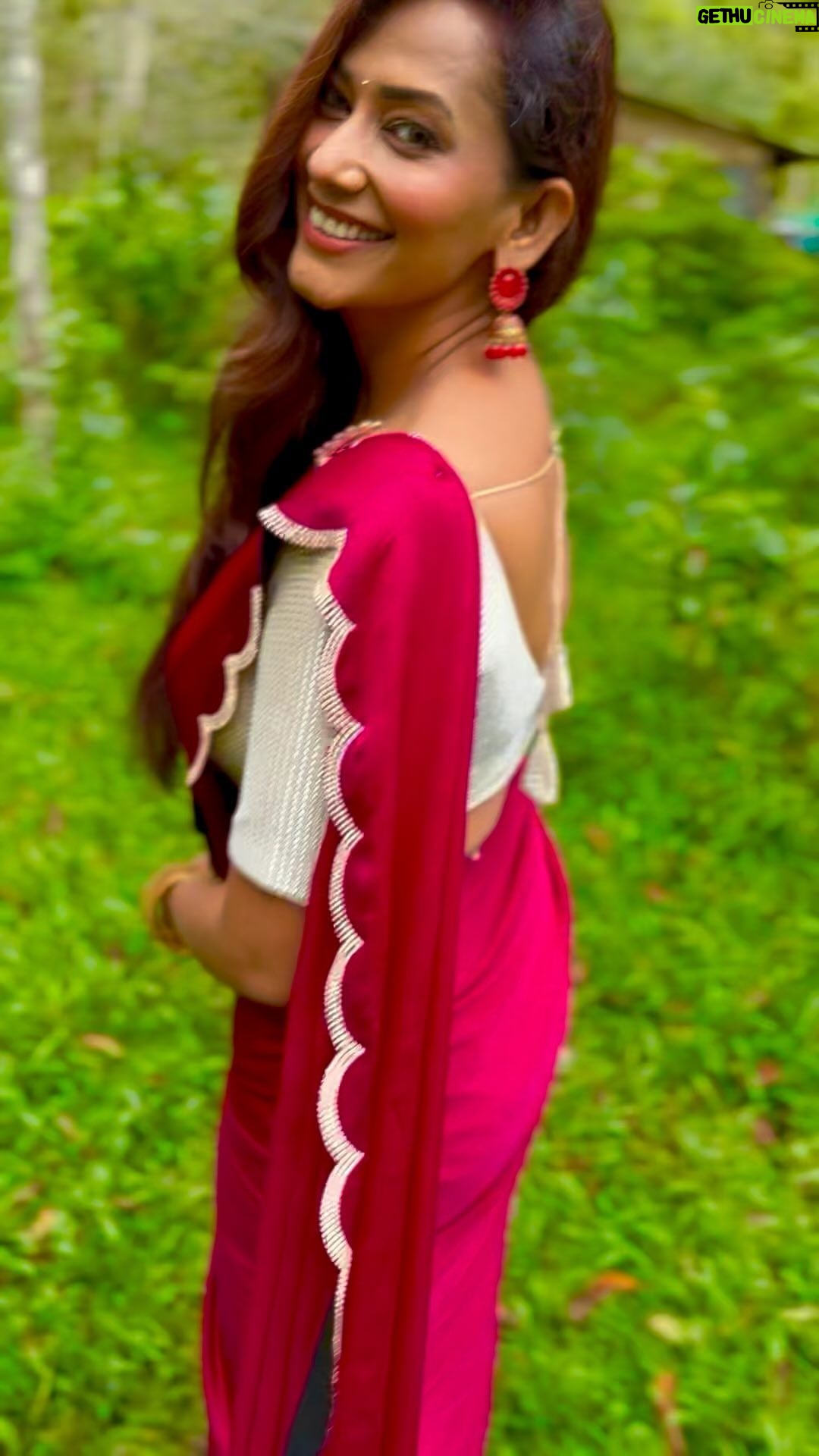 Sanjana Singh Instagram - At shooting movie name : Nalladhu sei Director name : kalimuthu Sir Producer : Sri karupar films Hero name: R Rahul Raj @rahulregi20 Location: Megamalai tiger reserve forest