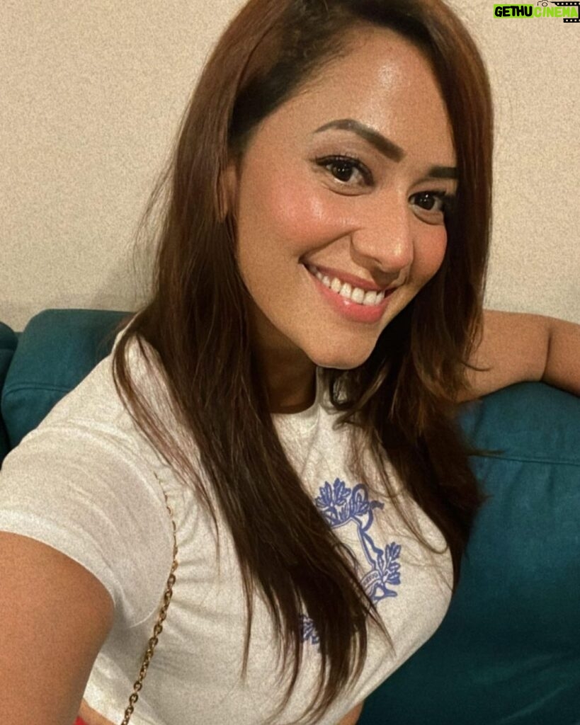 Sanjana Singh Instagram - “Embrace the weekend with a smile, for it’s a blank canvas of endless possibilities. Make today unforgettable!” ❤ Mumbai, Maharashtra