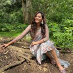 Sanjana Singh Instagram - At shooting movie name : Nalladhu sei Director name : kalimuthu Sir Producer : Sri karupar films Hero name: R Rahul Raj @rahulregi20 Location: Megamalai tiger reserve forest costume Designer : @sidneysladen ❤️