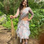 Sanjana Singh Instagram - At shooting movie name : Nalladhu sei Director name : kalimuthu Sir Producer : Sri karupar films Hero name: R Rahul Raj @rahulregi20 Location: Megamalai tiger reserve forest costume Designer : @sidneysladen ❤️