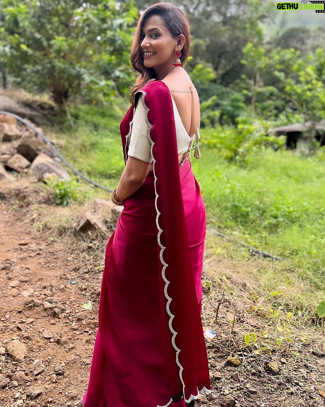 Sanjana Singh Instagram - At shooting movie name : Nalladhu sei Director name : kalimuthu Sir Producer : Sri karupar films Hero name: R Rahul Raj @rahulregi20 Location: Megamalai tiger reserve forest