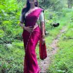 Sanjana Singh Instagram - At shooting movie name : Nalladhu sei Director name : kalimuthu Sir Producer : Sri karupar films Hero name: R Rahul Raj @rahulregi20 Location: Megamalai tiger reserve forest