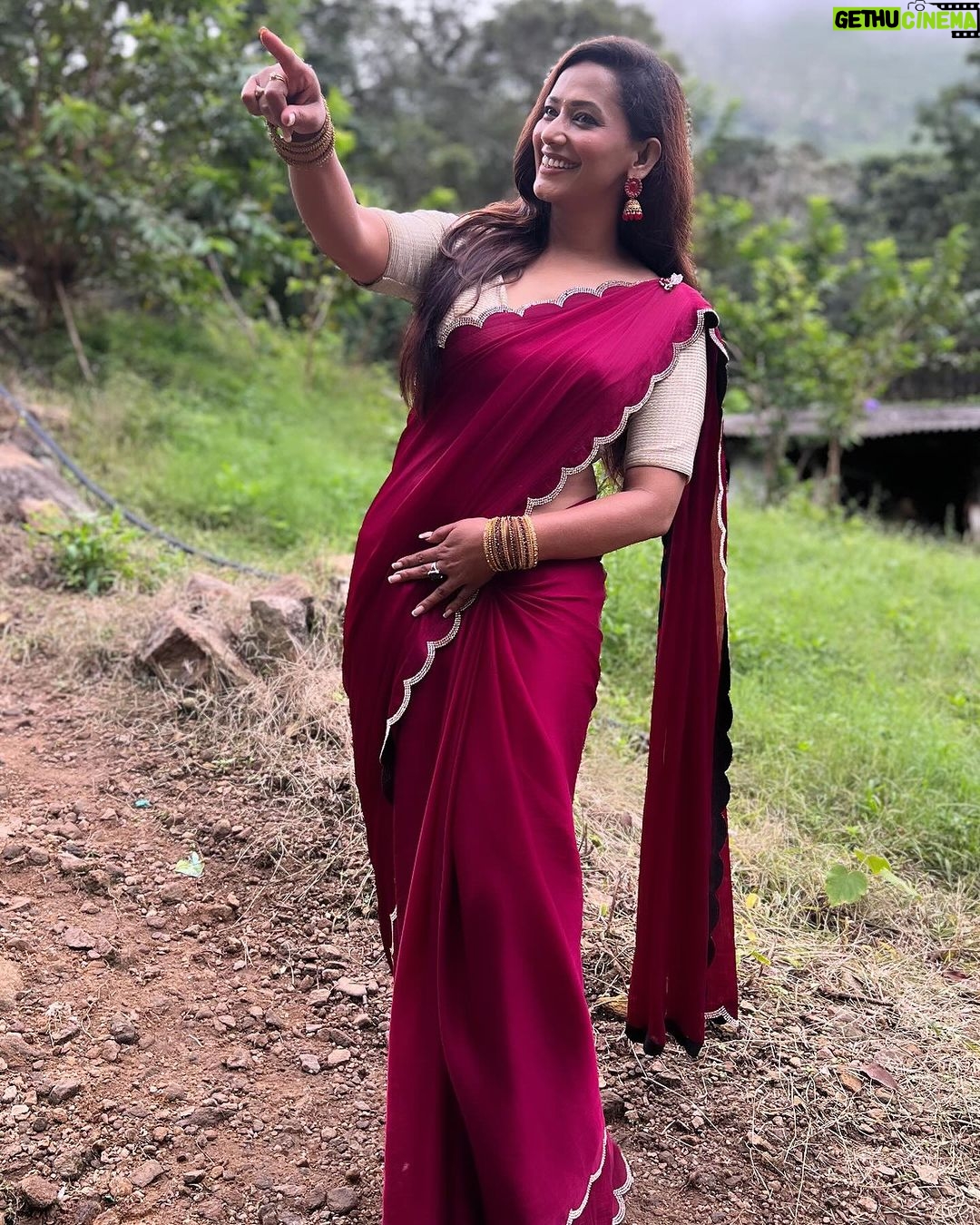 Sanjana Singh Instagram - At shooting movie name : Nalladhu sei Director name : kalimuthu Sir Producer : Sri karupar films Hero name: R Rahul Raj @rahulregi20 Location: Megamalai tiger reserve forest