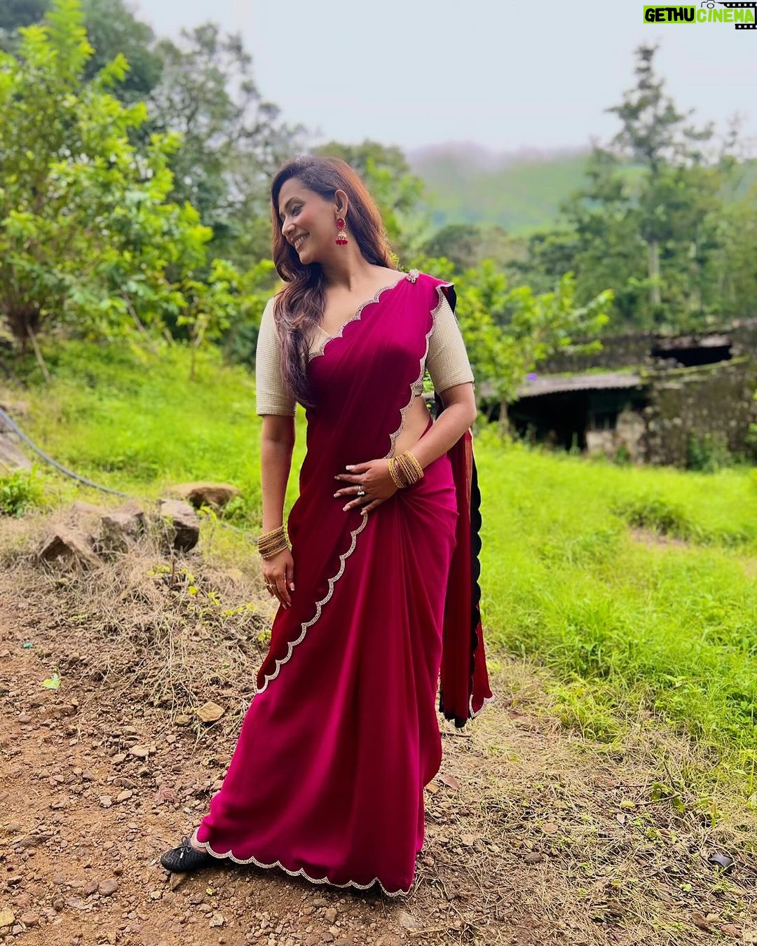 Sanjana Singh Instagram - At shooting movie name : Nalladhu sei Director name : kalimuthu Sir Producer : Sri karupar films Hero name: R Rahul Raj @rahulregi20 Location: Megamalai tiger reserve forest